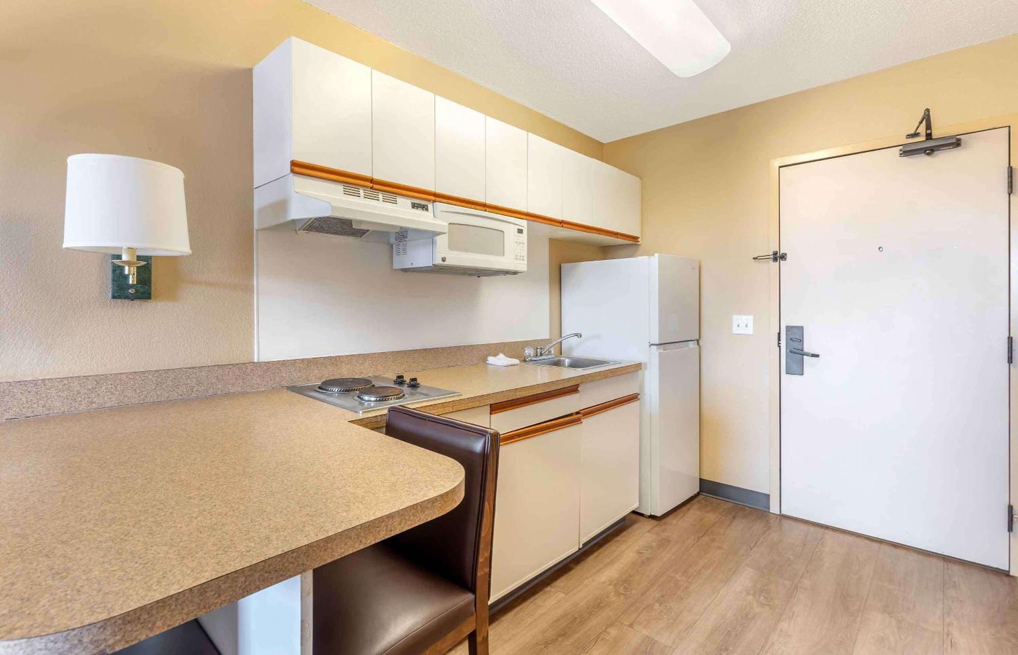 Extended Stay America Select Suites - Chicago - Westmont - Oak Brook Bagian luar foto