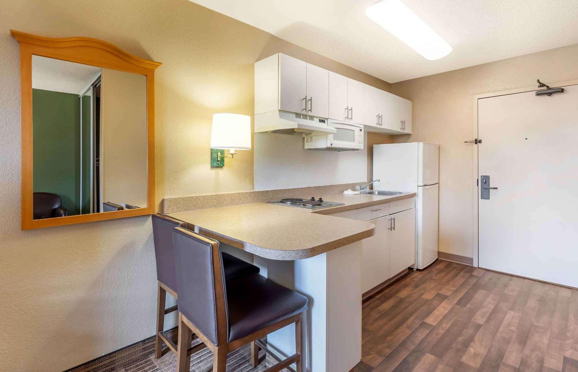 Extended Stay America Select Suites - Chicago - Westmont - Oak Brook Bagian luar foto