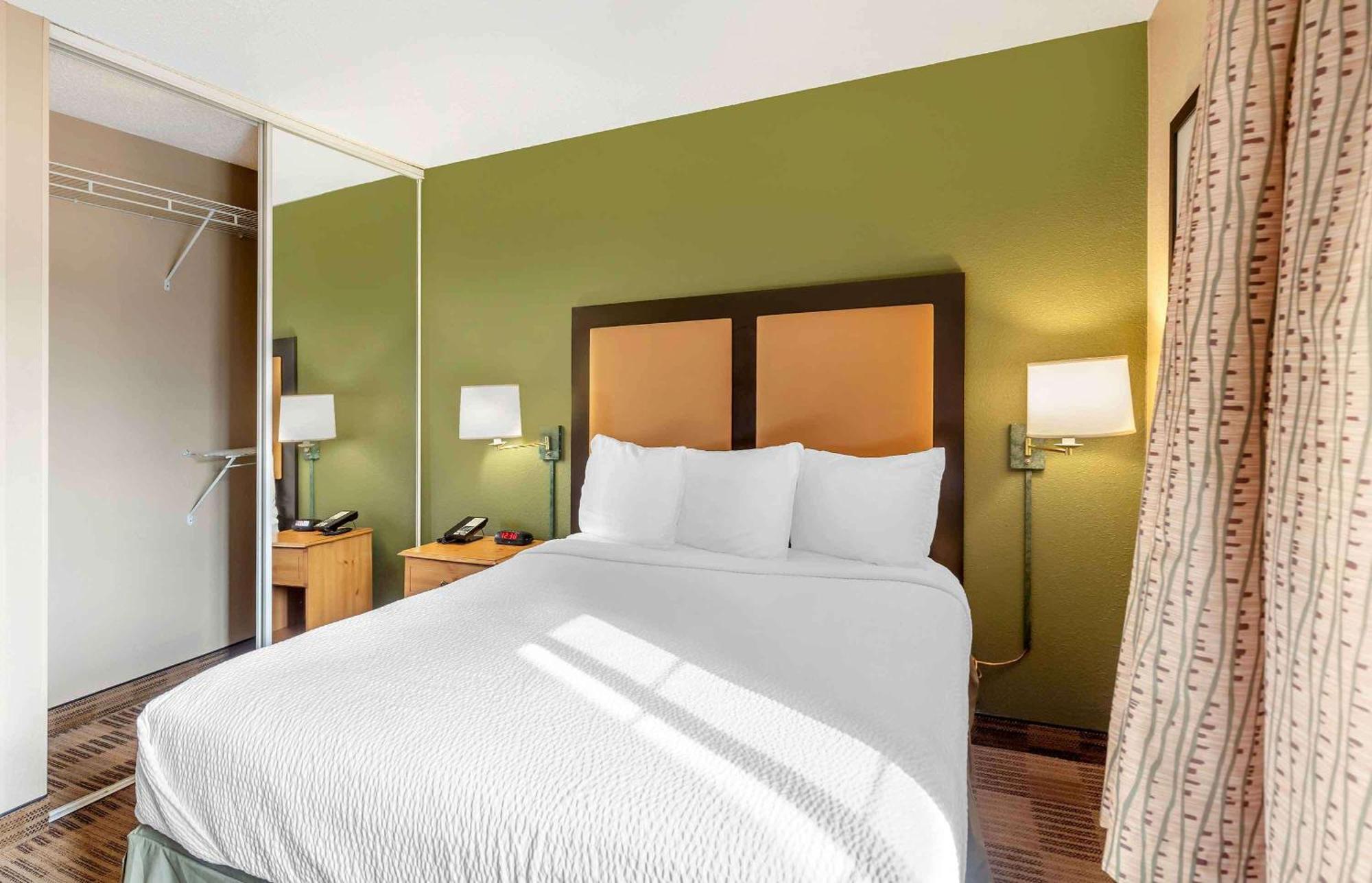 Extended Stay America Select Suites - Chicago - Westmont - Oak Brook Bagian luar foto