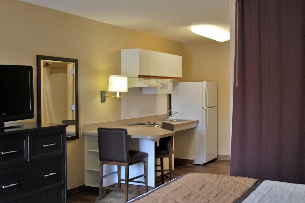 Extended Stay America Select Suites - Chicago - Westmont - Oak Brook Bagian luar foto