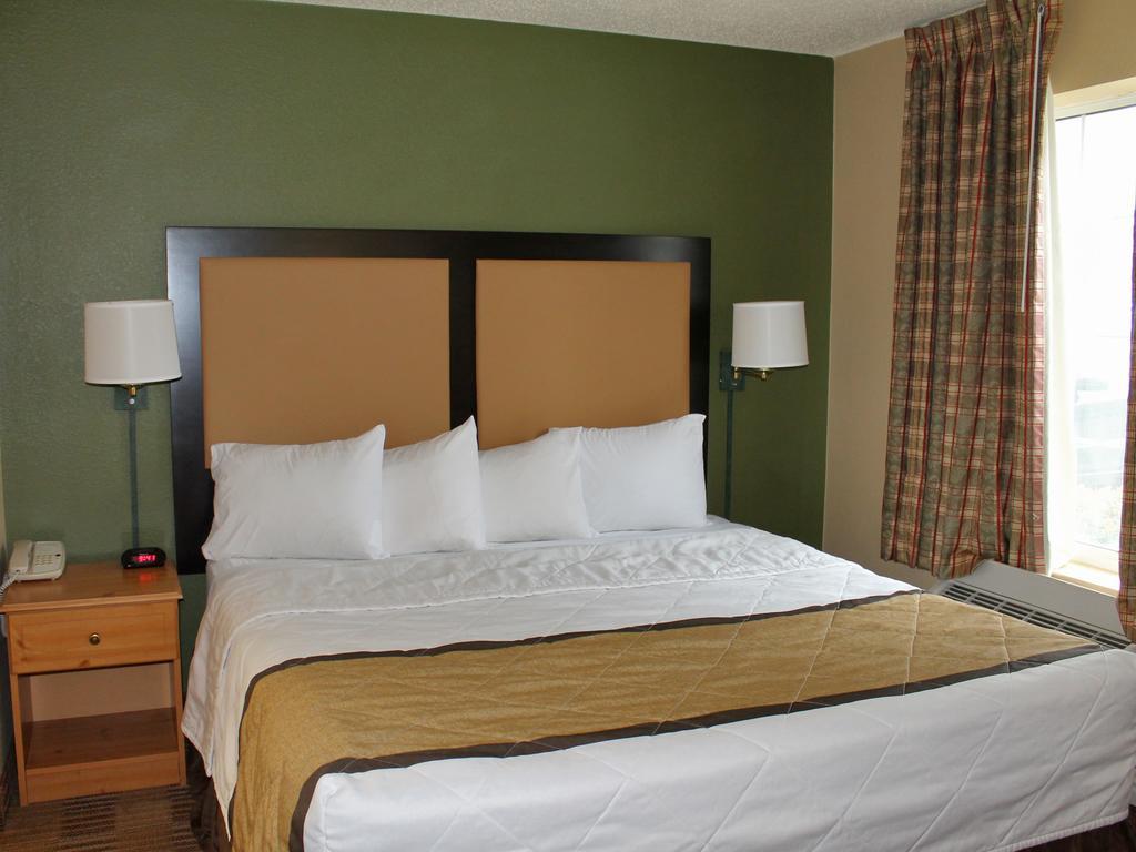 Extended Stay America Select Suites - Chicago - Westmont - Oak Brook Bagian luar foto